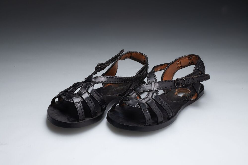 Outfit, uit de collectie Temporal meditations (lente-zomer 2004)