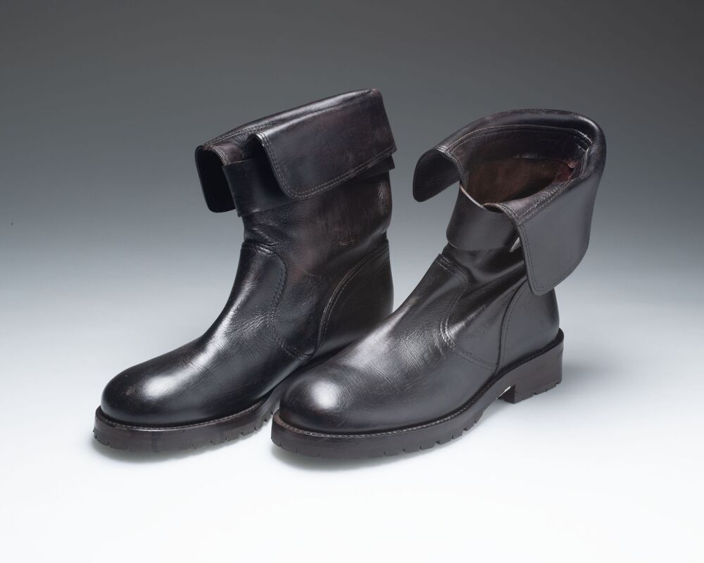 Outfit, uit de collectie Anthropology of solitude (herfst-winter 2004)