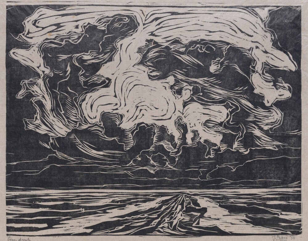 Landschap onder grillige wolkenlucht