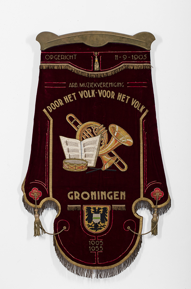 Vaandel van de muziekvereniging 'Door het volk - Voor het volk' Groningen 1905-1955, opgericht 11 september 1905