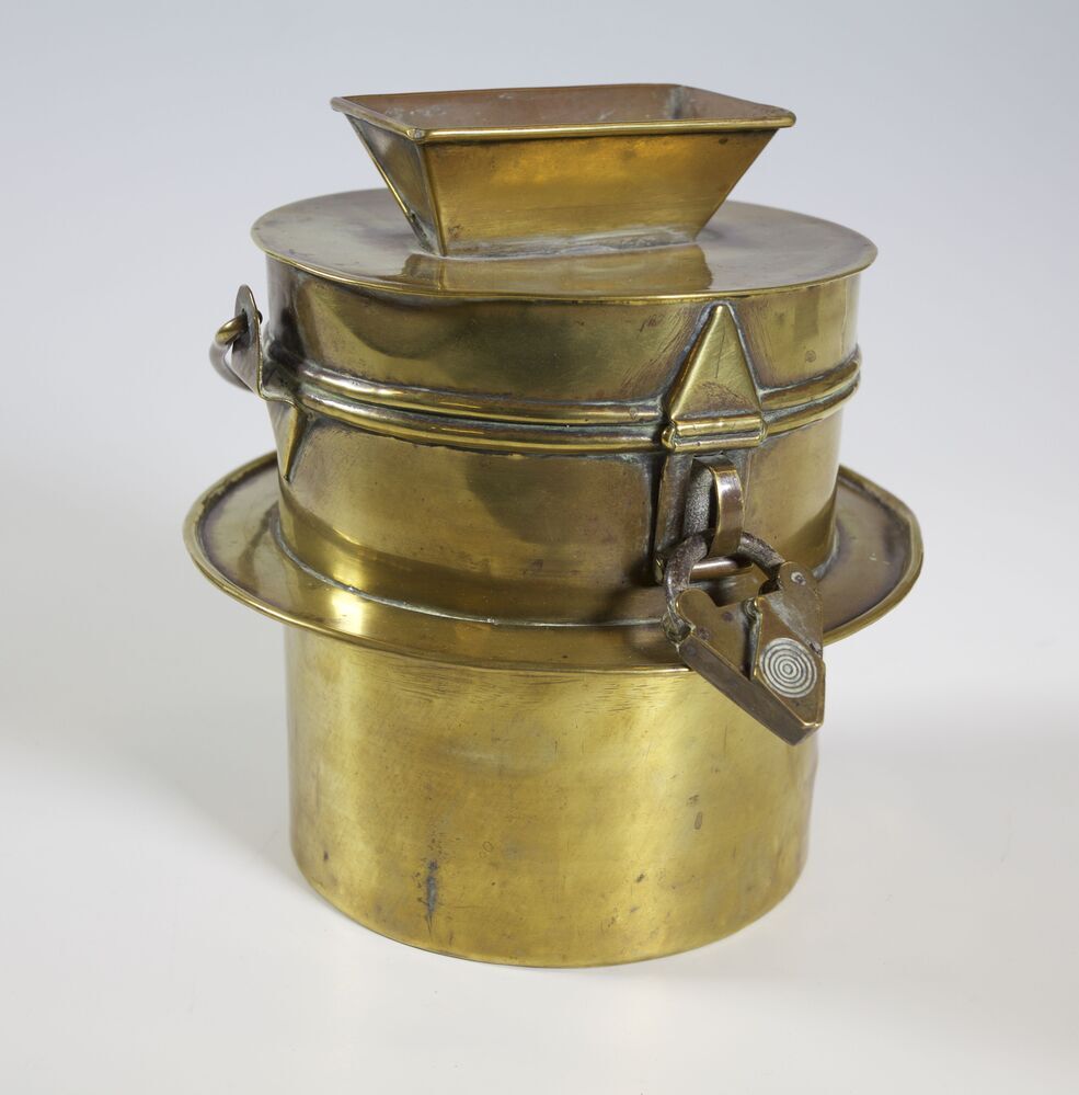 Collectebus (uit kerk Pieterburen)