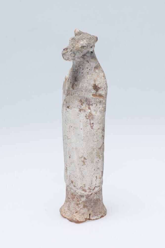 Grafbeeldje mensenfiguur met runderkop