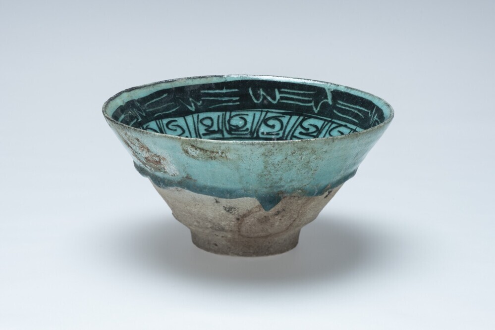 Diepe kom op hoge voet