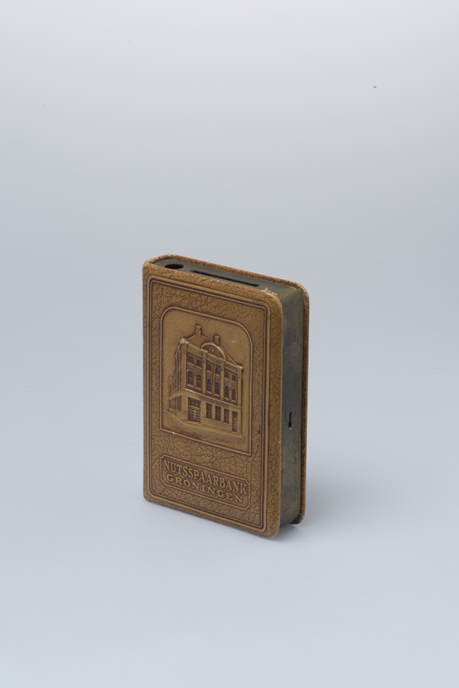 Spaarpot Nutsspaarbank Groningen in de vorm van een boekje