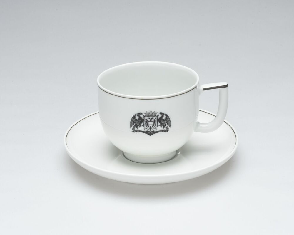 kop en schotel met het wapen van de Gemeente Groningen