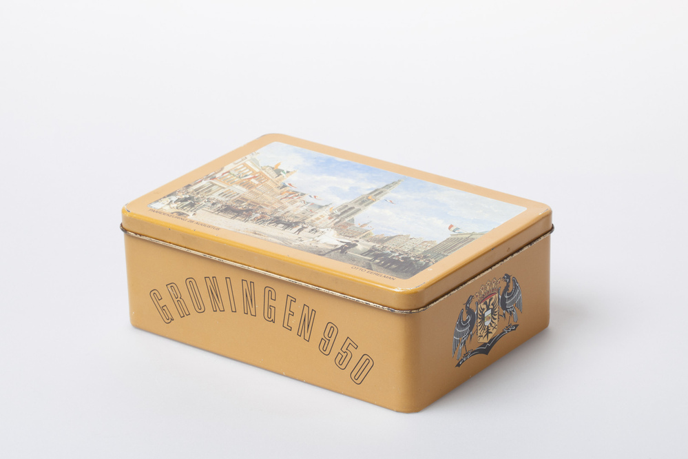 Koekblik met afbeelding van de 'Paardekeuring, 28 augustus 1920'