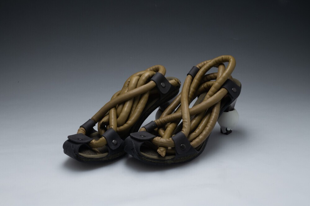 Sandalets: outfit (No. 25 / knitted dress), collectie women S/S 10