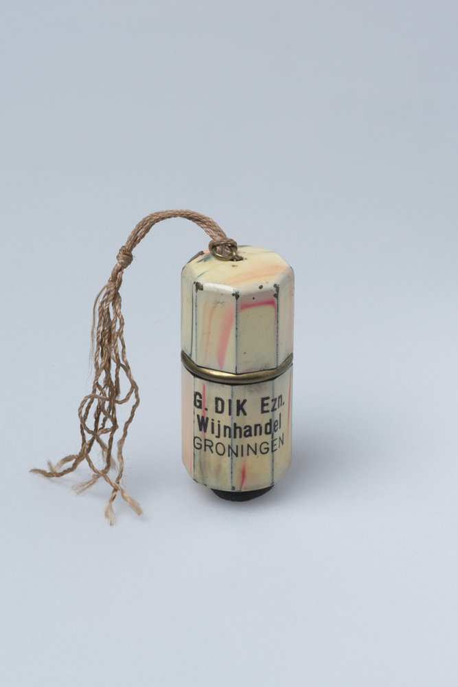 Kokertje van wijnhandelaar G. Dik Ezn.