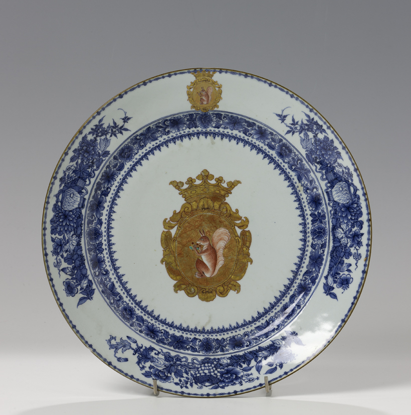 Schotel met familiewapen Sichterman