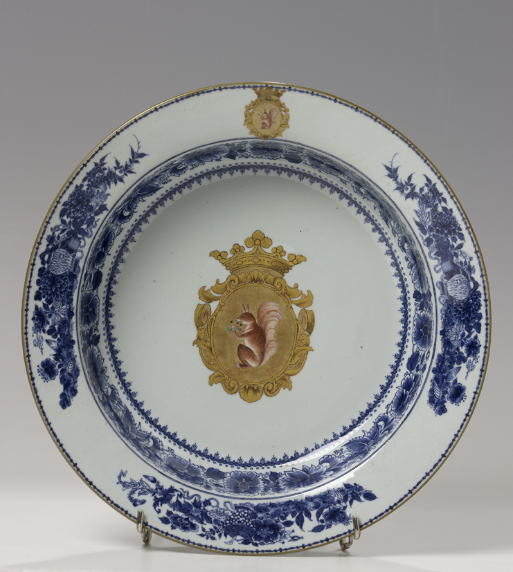 Dienschotel met familiewapen Sichterman