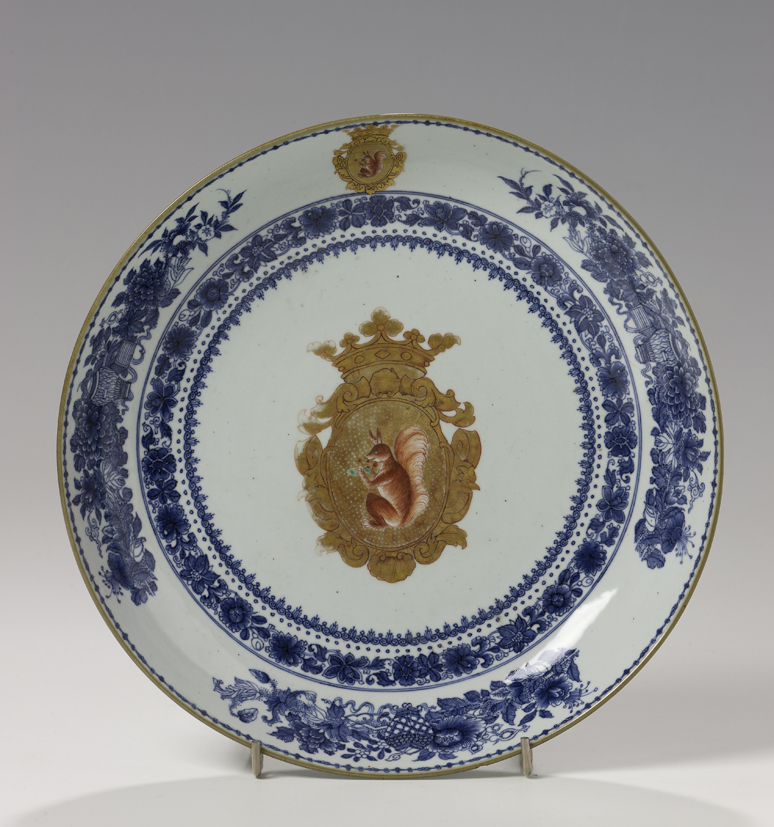 Schotel met familiewapen Sichterman