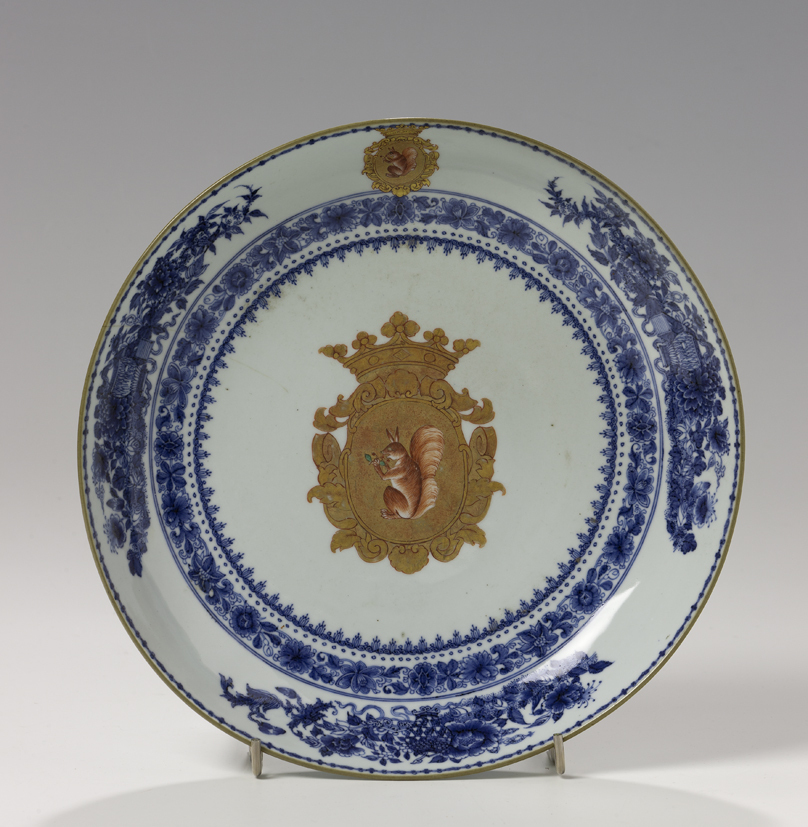 Diepe schotel met familiewapen Sichterman