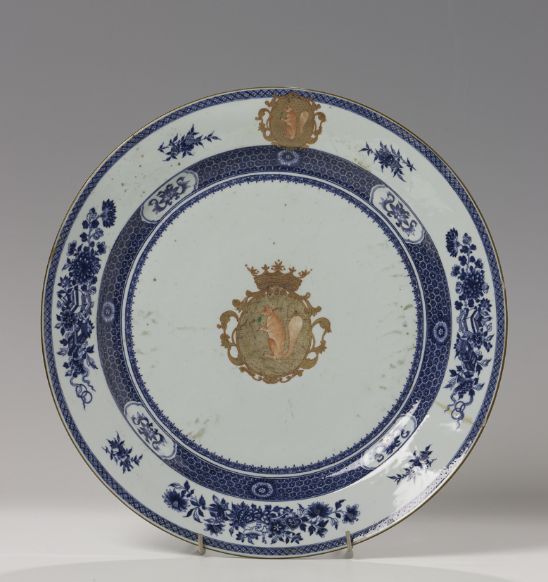 Schotel met familiewapen Sichterman