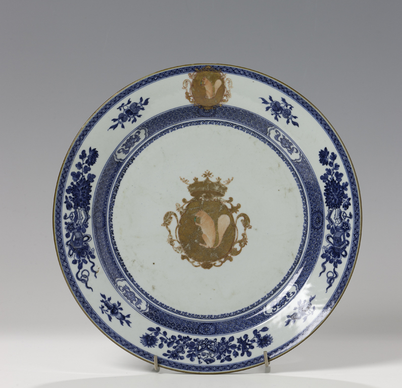 Schotel met familiewapen Sichterman