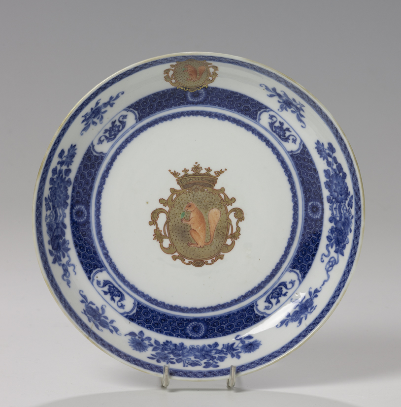 Bord met familiewapen Sichterman