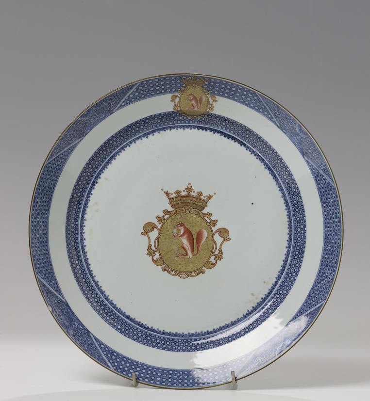 Schotel met familiewapen Sichterman