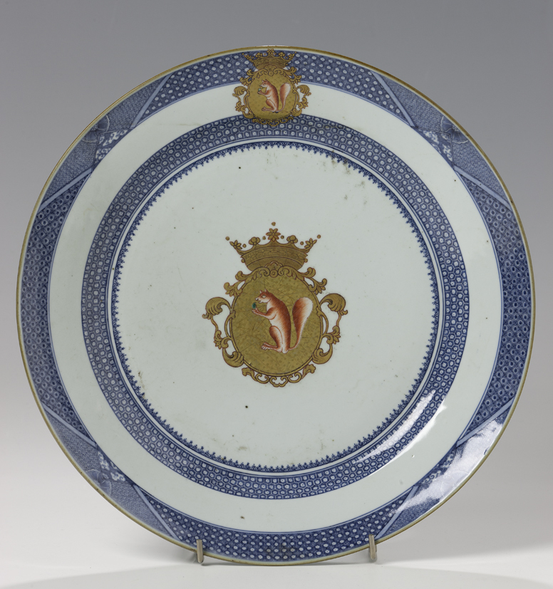 Schotel met familiewapen Sichterman