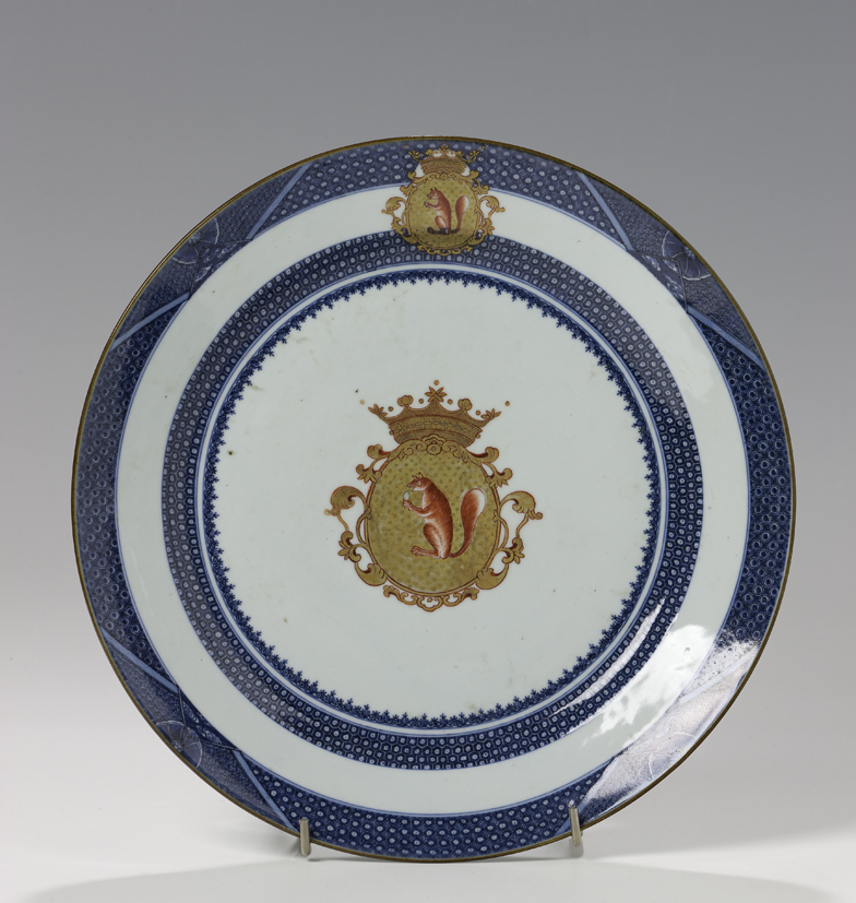 Schotel met familiewapen Sichterman