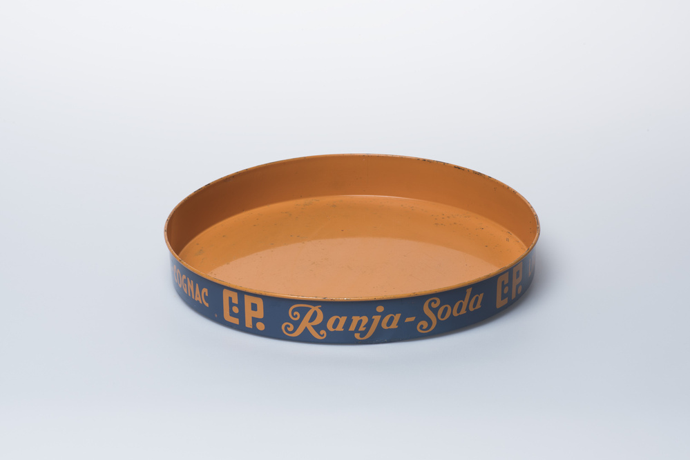 Dienblad met reclameopschrift CP (Ranja CP)