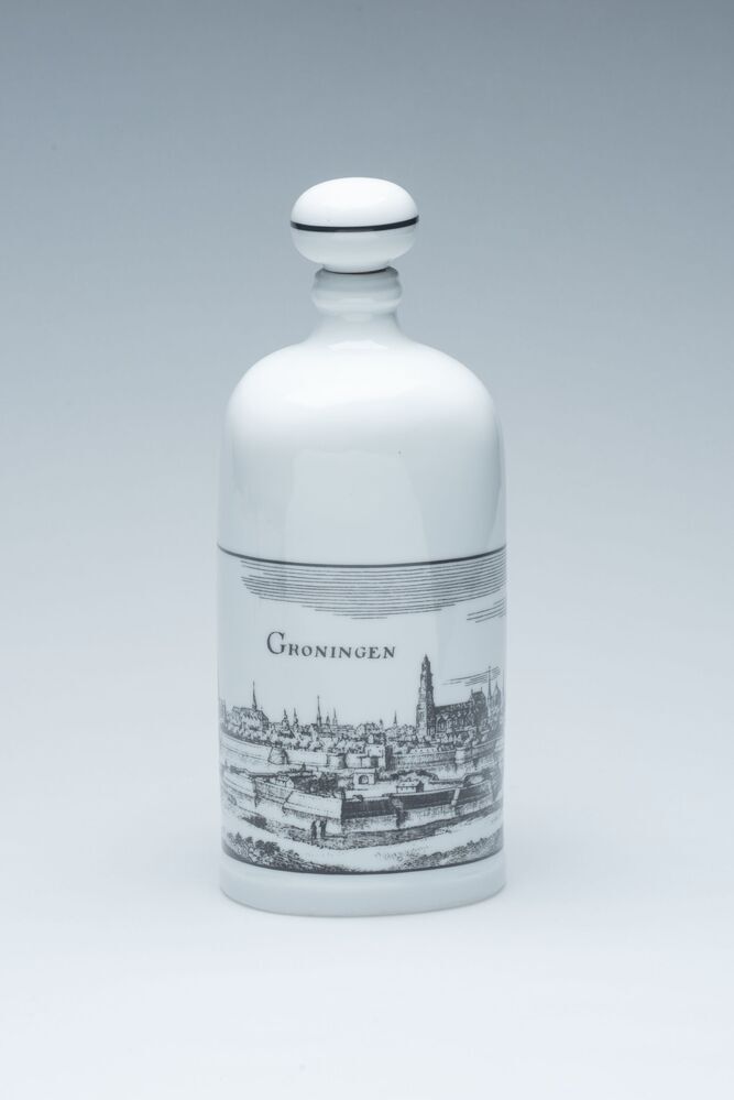 Herinneringskruik met gravure stad Groningen