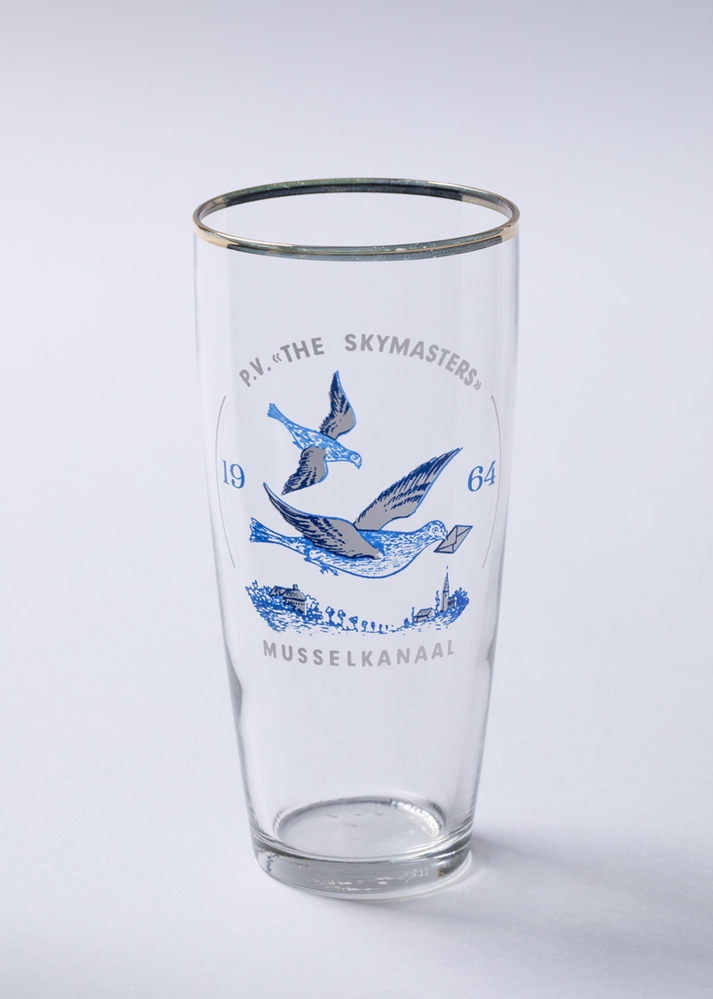 Glas Postduiven Vereniging "The Skymasters"1964