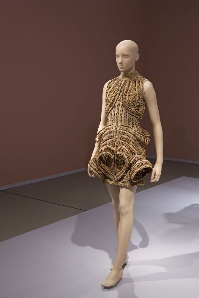 Jurk uit de collectie Mummification, januari 2009