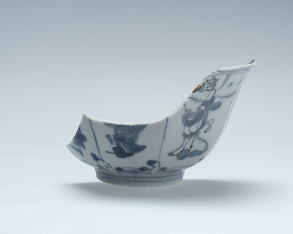 Fragment van achthoekige kom