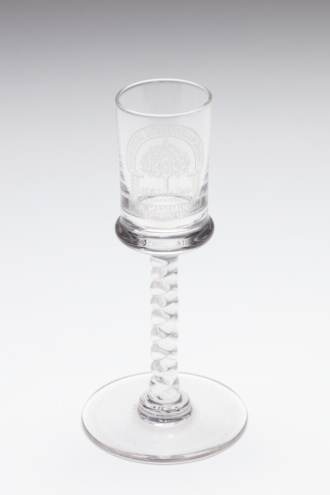 Borrelglas van Likeurstokerij, destilleerderij, wijnhandel De Oranjeboom J. K. Hammingh, Groningen