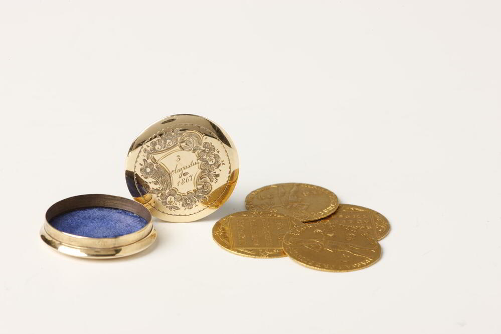 Doosje met vier gouden dukaten