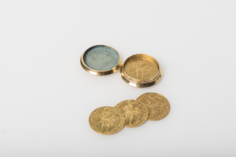 Doosje met vier gouden dukaten