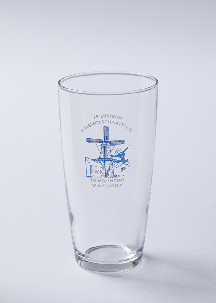 Glas Eerste Winschoter Kunstrolschaatsclub De Molenstad