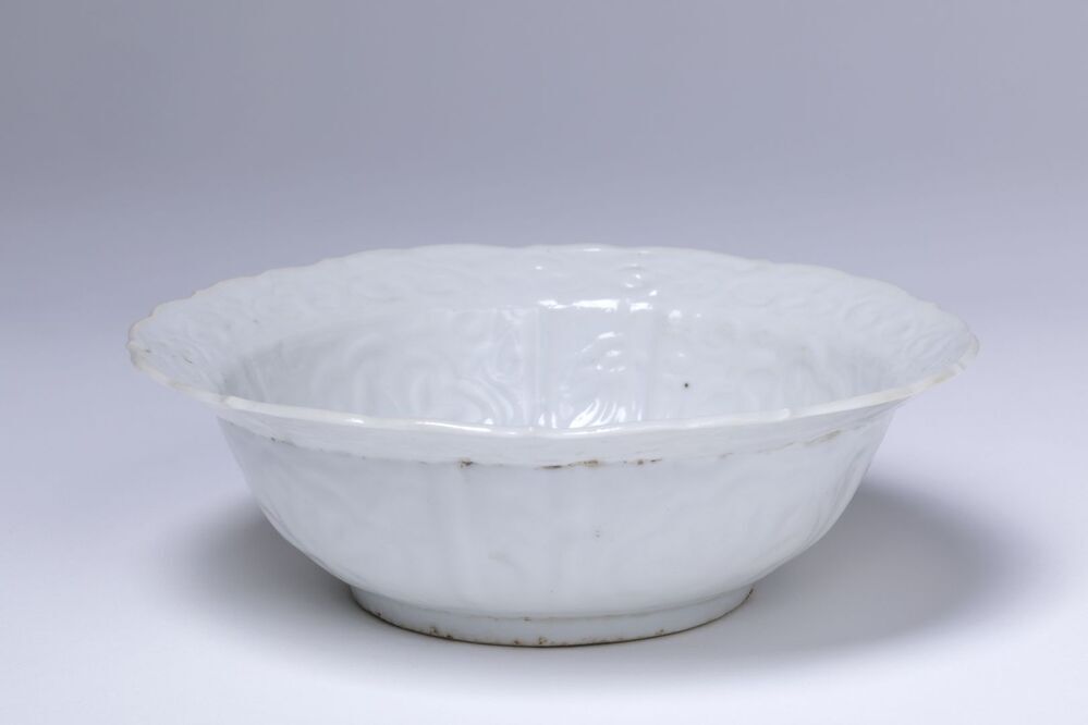 Klapmuts,  klapmuts kom met bloemen in reliëf