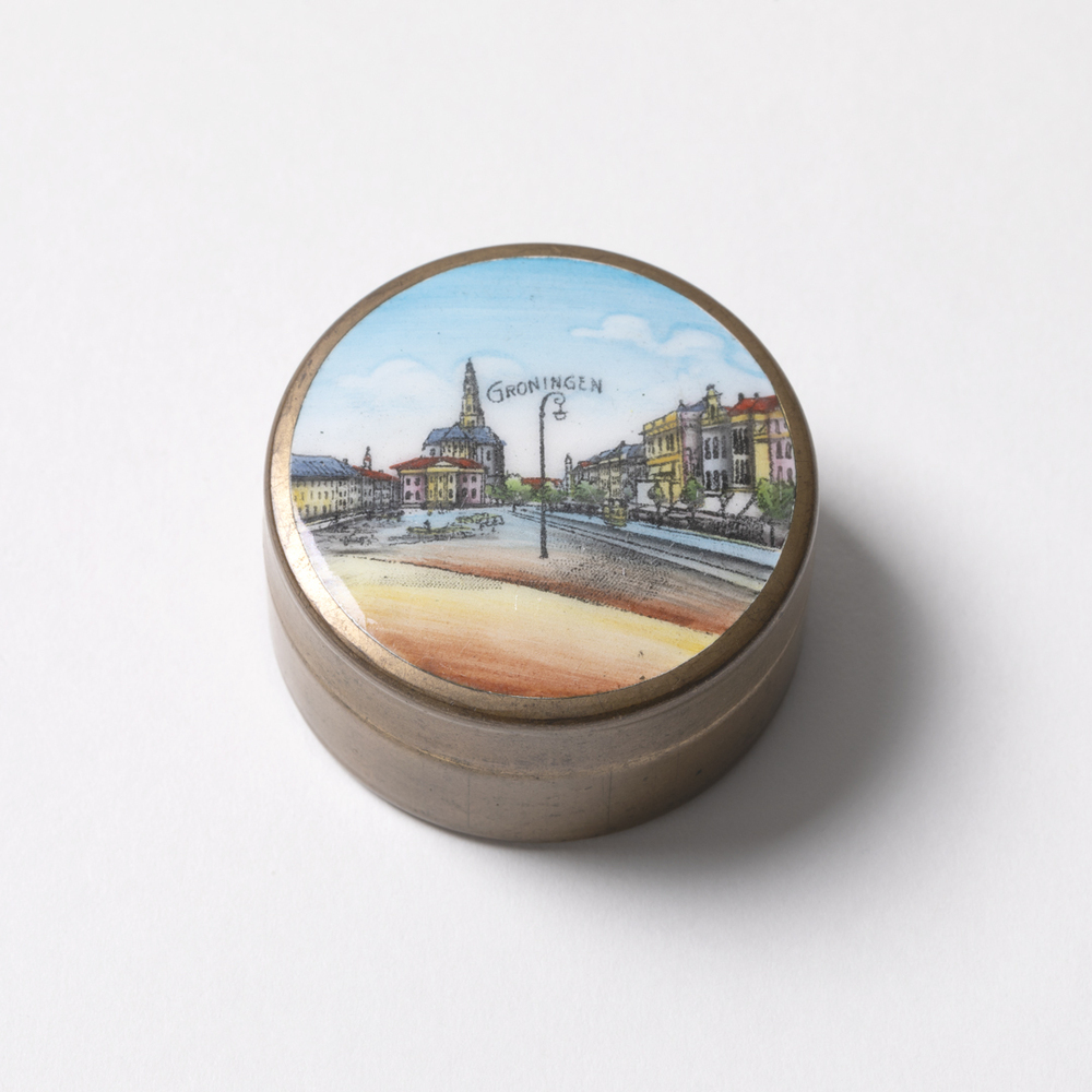 Souvenir: Doosje met afbeelding van de Vismarkt te Groningen