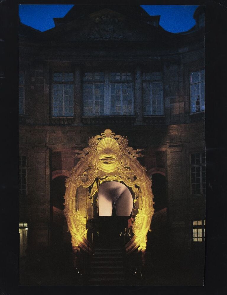 De entree van het bordeel