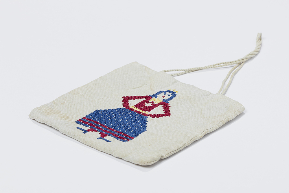 Geborduurd linnen tasje