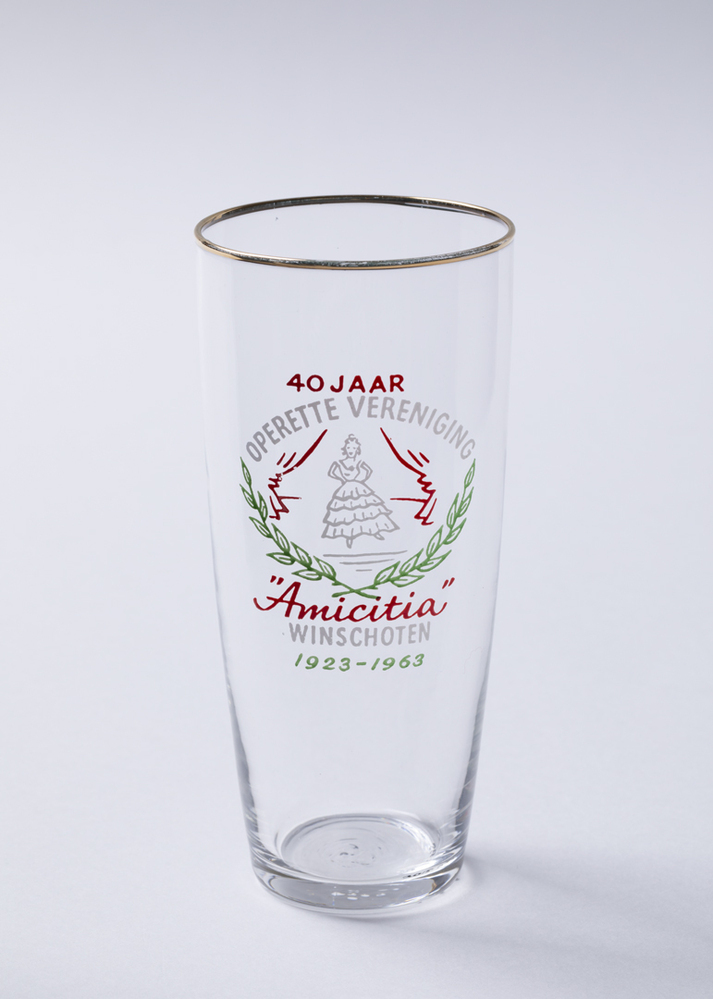 Glas 40 jaar Operette Vereniging Amititia Winschoten