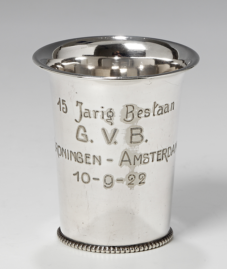 Prijsbeker 15-jarig bestaan Groninger Voetbal Bond