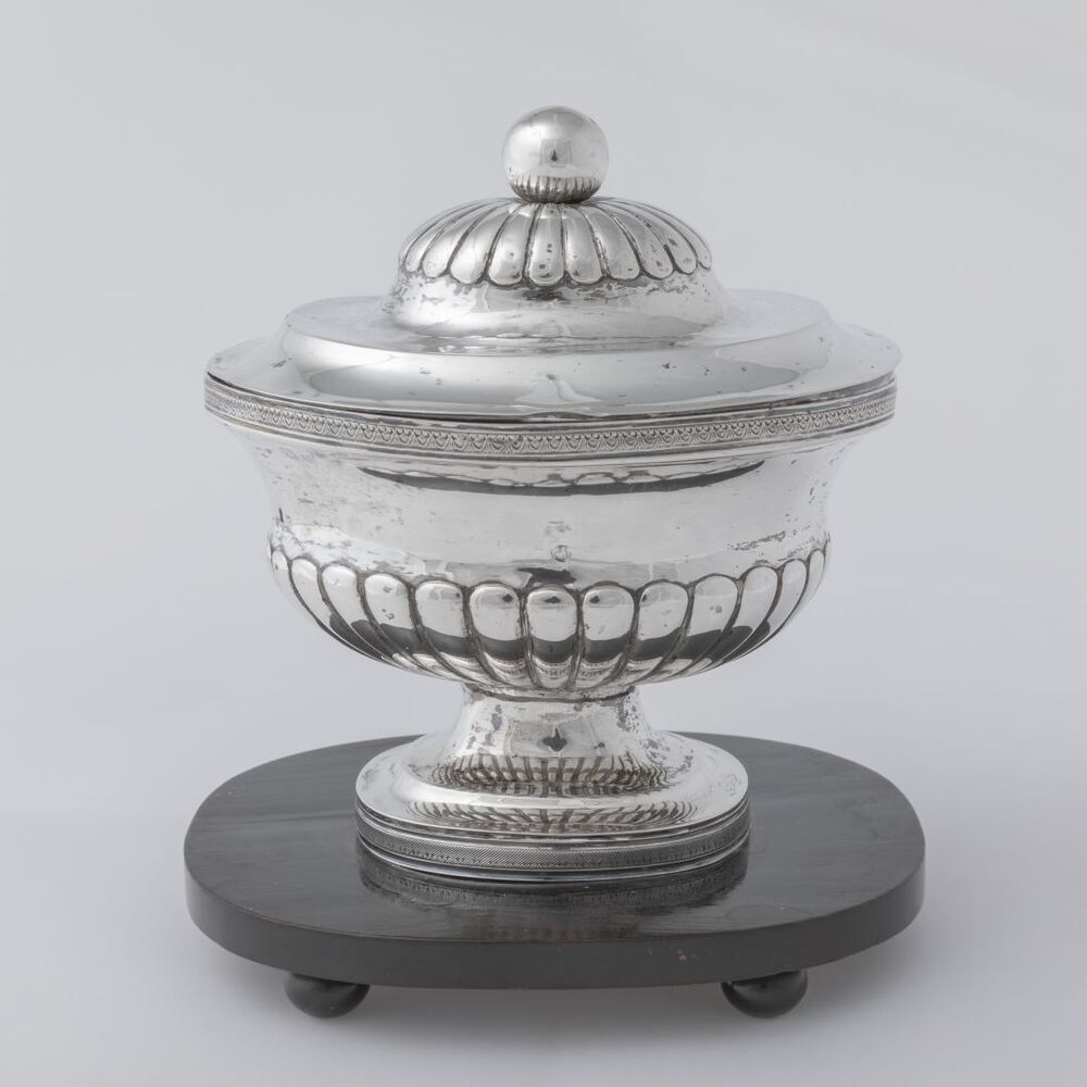 Tabakspot met deksel