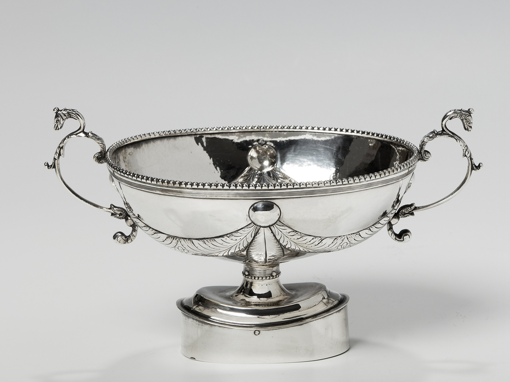 Zilveren brandewijnkom