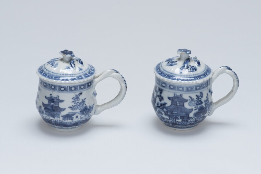 Custardpot of mosterdpot