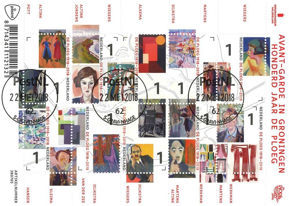 Postzegelboekjes, -mapjes, vellen en enveloppen bij de tentoonstelling 'Avant-garde in Groningen - honderd jaar de Ploeg'