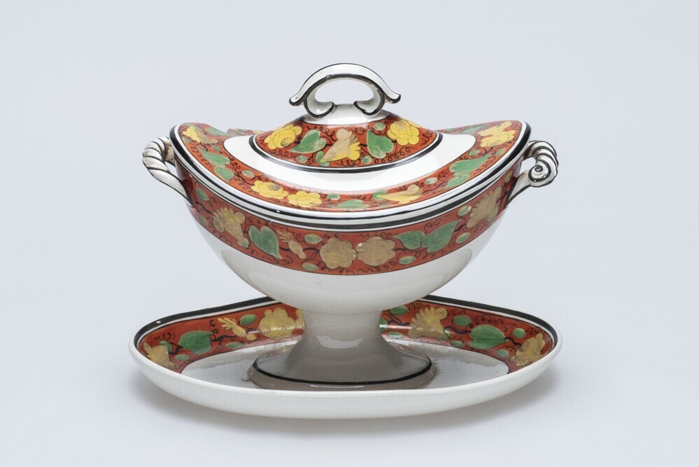 Terrine met vaste onderschotel en deksel