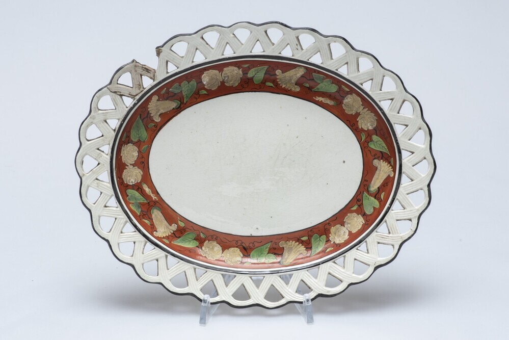 Onderschotel met opengewerkte rand