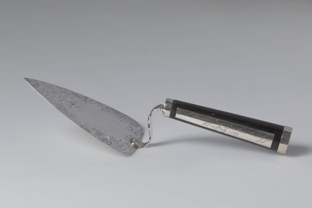 Troffel eerste steenlegging zeesluizen Delfzijl