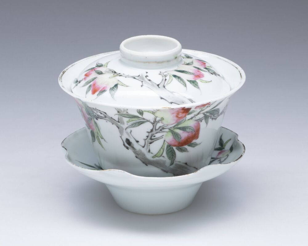 Kop met deksel en onderstel