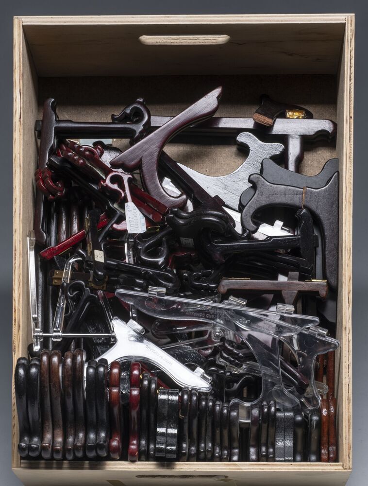 Krat met bordenstandaarden