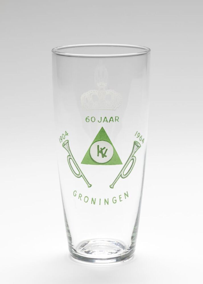 Glas van de Christelijke Gymnastiekvereniging Kracht en Vriendschap Groningen