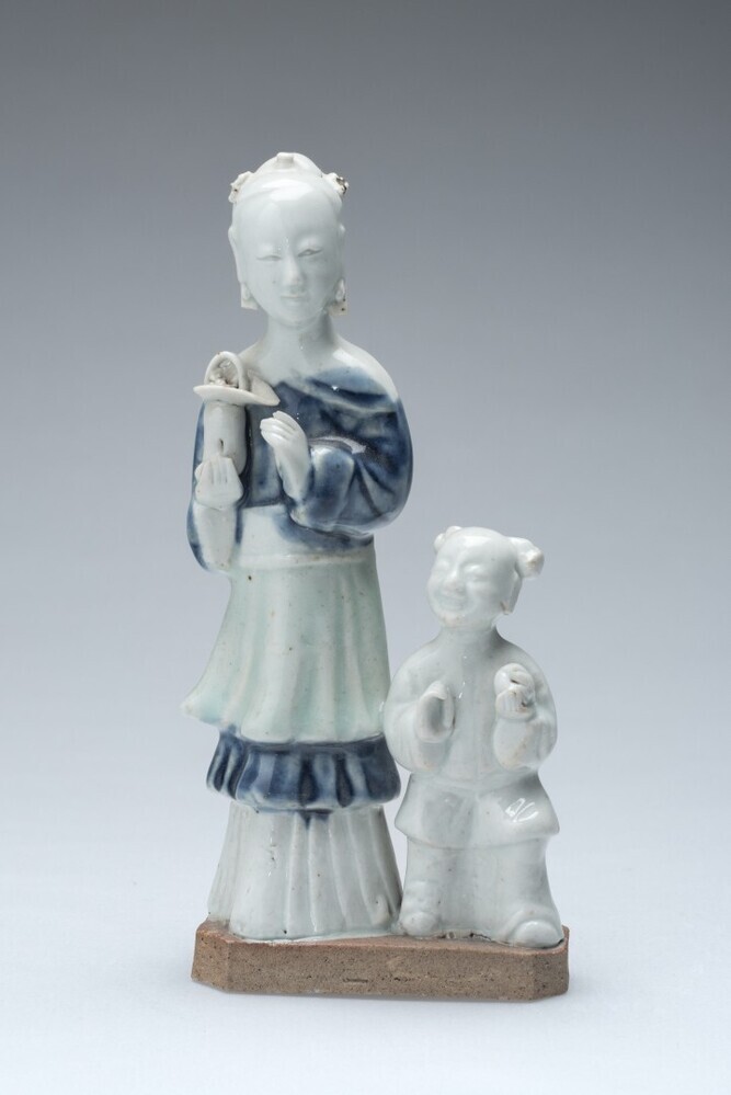 Beeldje van een Chinese vrouw met kind