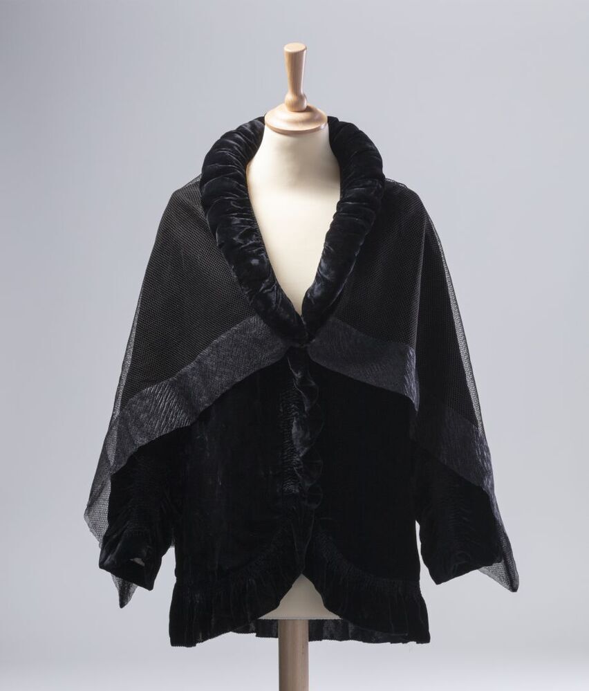 Jasje van zwart fluweel