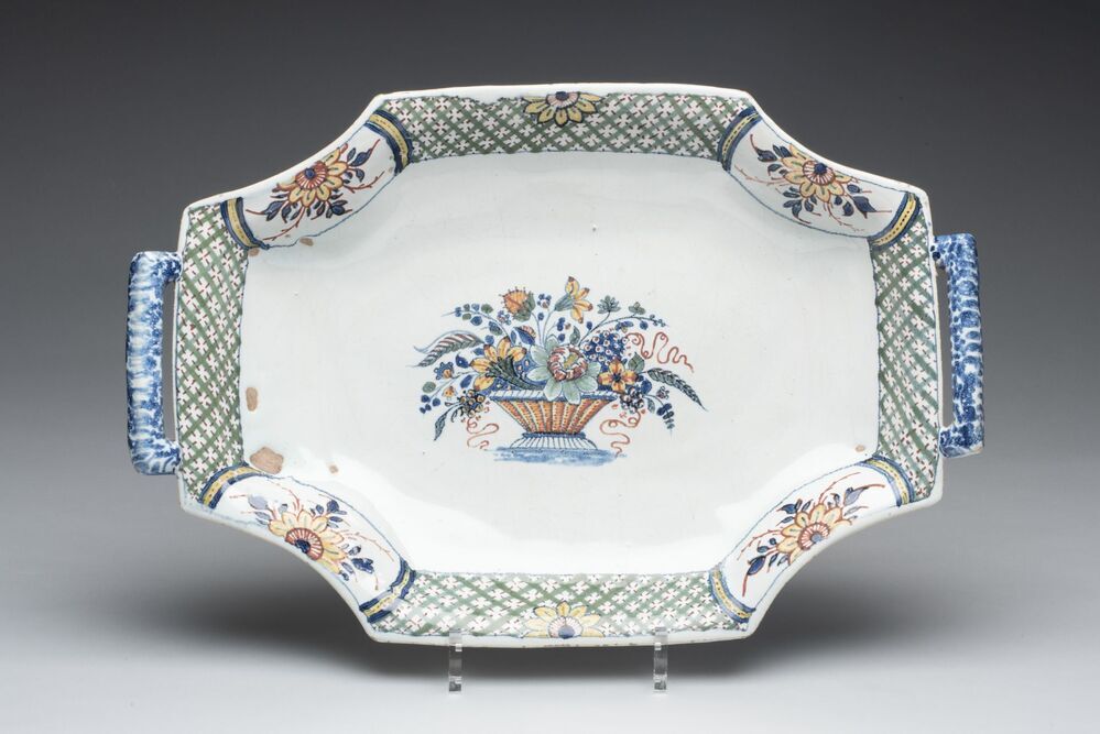 Achtkantige schaal met handvatten